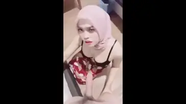 Bokep Indo Sepupu Cantik Belajar Ngisap Kontol poster