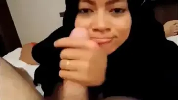 Bokep Indo Tante Cantik Sepong Kontol Om Bule poster