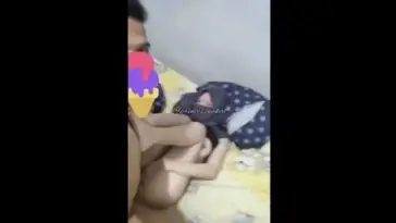 Cewek Muda Nangis Tapi Memek Becek Banjir Ternyata Keenakan Indo poster