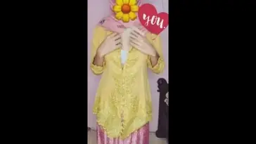 Ukhti Kebaya Hijab Pink Menggoda Penonton poster